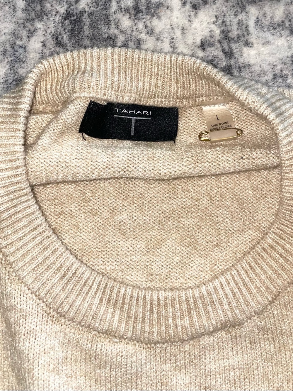 Tahari sweater size large - Picture 4 of 4